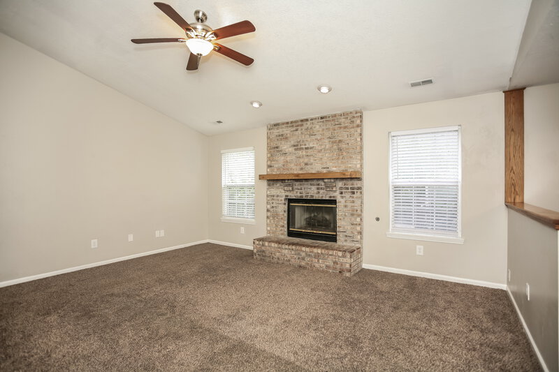1,910/Mo, 12044 Pepperwood Dr Indianapolis, IN 46236 Living Room View