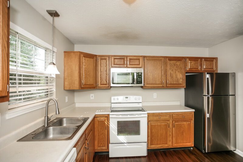 1,910/Mo, 12044 Pepperwood Dr Indianapolis, IN 46236 Kitchen View