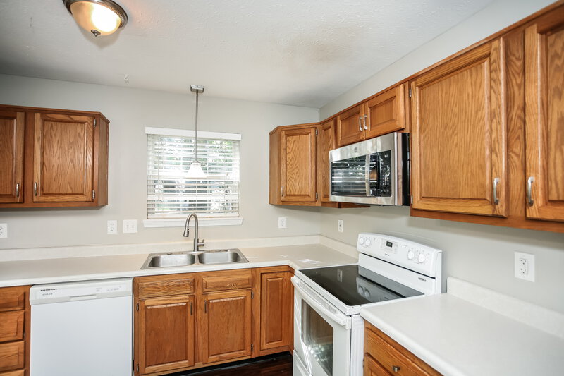 1,910/Mo, 12044 Pepperwood Dr Indianapolis, IN 46236 Kitchen View 2