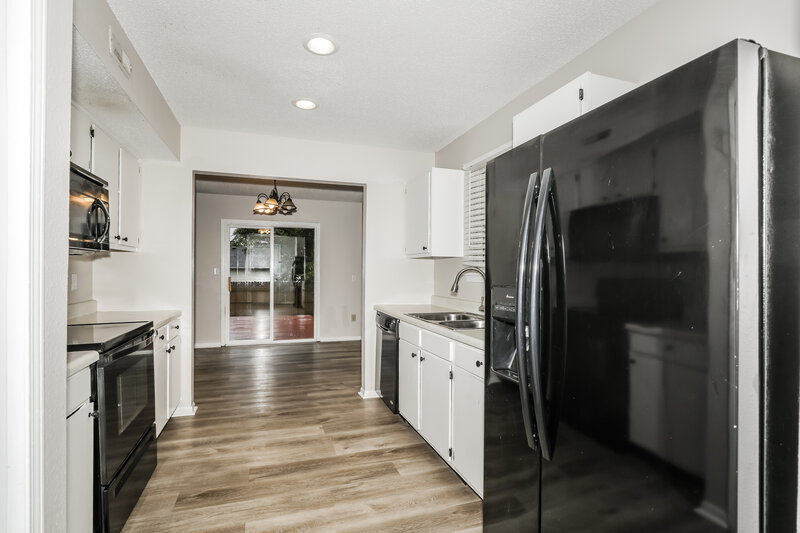 2,255/Mo, 17814 Gasparilla Ct Westfield, IN 46062 Kitchen View 2