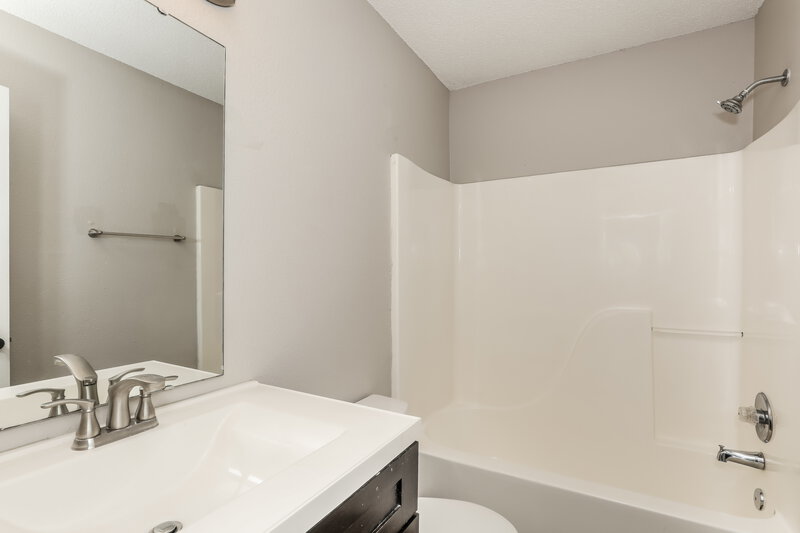 2,255/Mo, 17814 Gasparilla Ct Westfield, IN 46062 Bathroom View