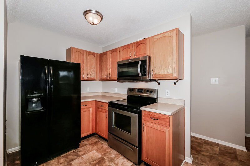 1,740/Mo, 2069 Prairie Sky Ln Greenwood, IN 46143 Kitchen View 2