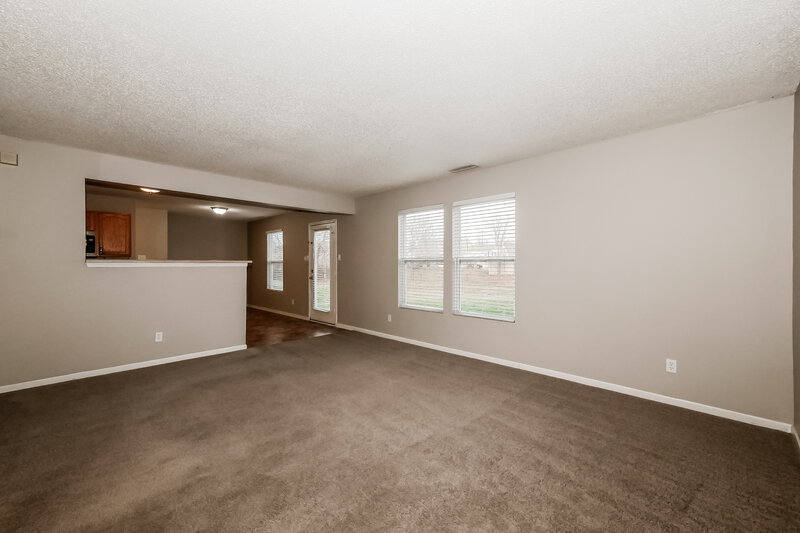 1,740/Mo, 2069 Prairie Sky Ln Greenwood, IN 46143 Family Room View 2