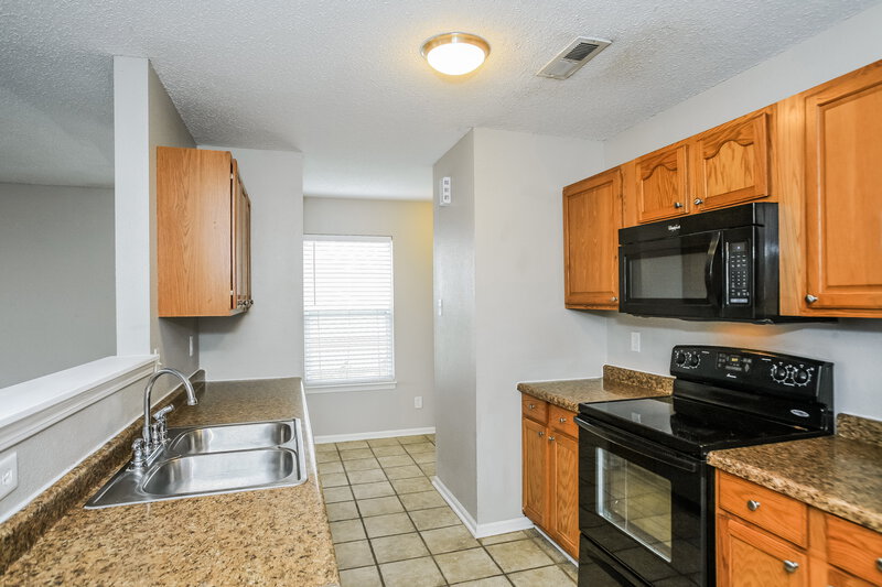 0/Mo, 10894 Glenayr Dr Camby, IN 46113 Kitchen View