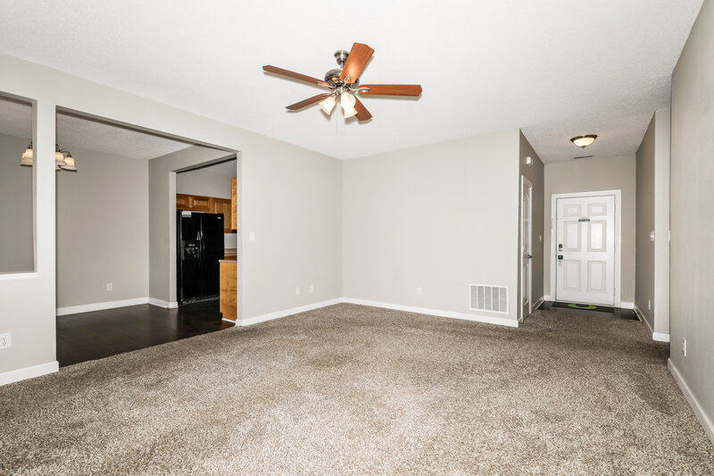 2,150/Mo, 9692 Stonewall Ln Avon, IN 46123 Living Room View