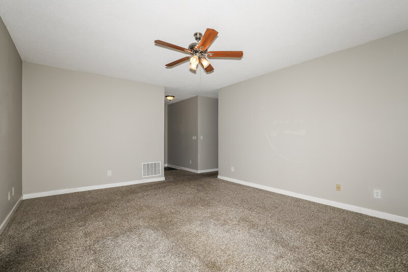 2,150/Mo, 9692 Stonewall Ln Avon, IN 46123 Living Room View 3