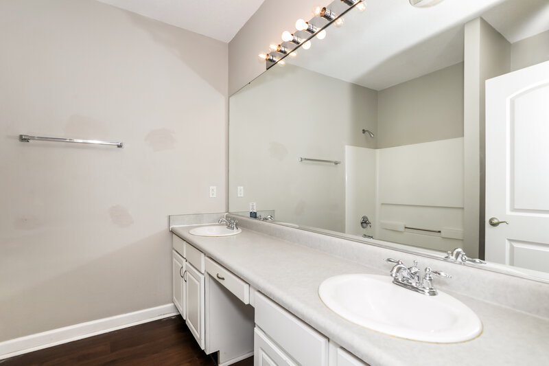 2,150/Mo, 9692 Stonewall Ln Avon, IN 46123 Main Bathroom View