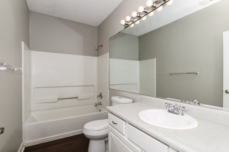 2,150/Mo, 9692 Stonewall Ln Avon, IN 46123 Bathroom View