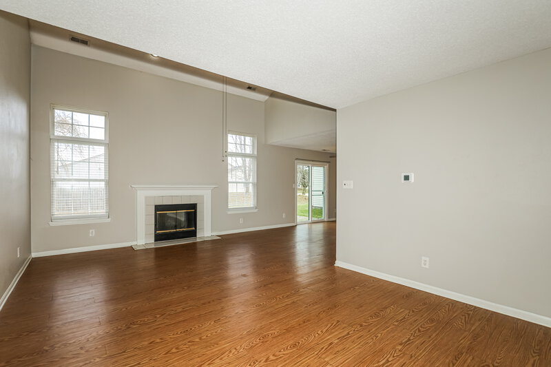1,860/Mo, 5106 Sandy Forge Dr Indianapolis, IN 46221 Living Room View