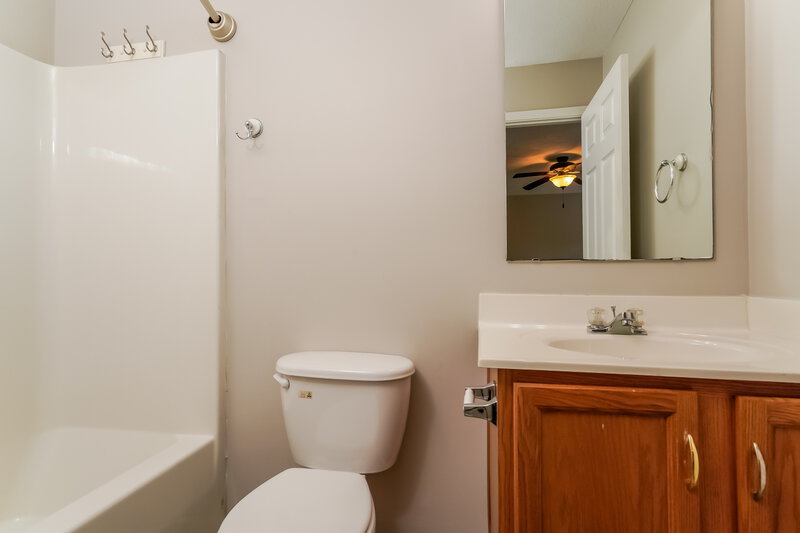 1,970/Mo, 4294 Blue Spruce Ct Greenwood, IN 46143 Bathroom View