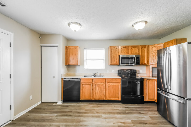 1,660/Mo, 7930 Caraway Ln Indianapolis, IN 46239 Kitchen View 2