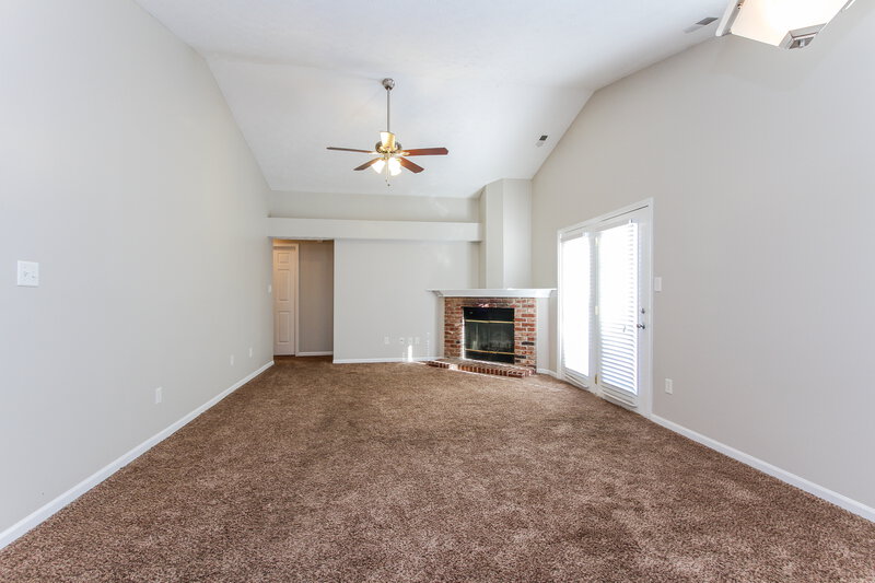 1,575/Mo, 4929 Aspen Crest Ln Indianapolis, IN 46254 Living Room View 3