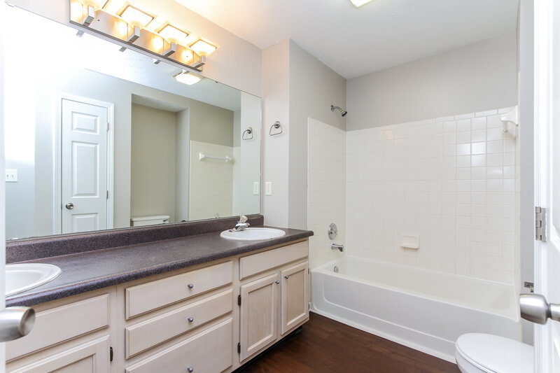 1,575/Mo, 4929 Aspen Crest Ln Indianapolis, IN 46254 Master Bathroom View