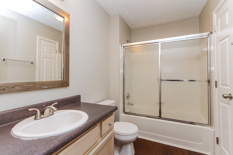 1,575/Mo, 4929 Aspen Crest Ln Indianapolis, IN 46254 Bathroom View