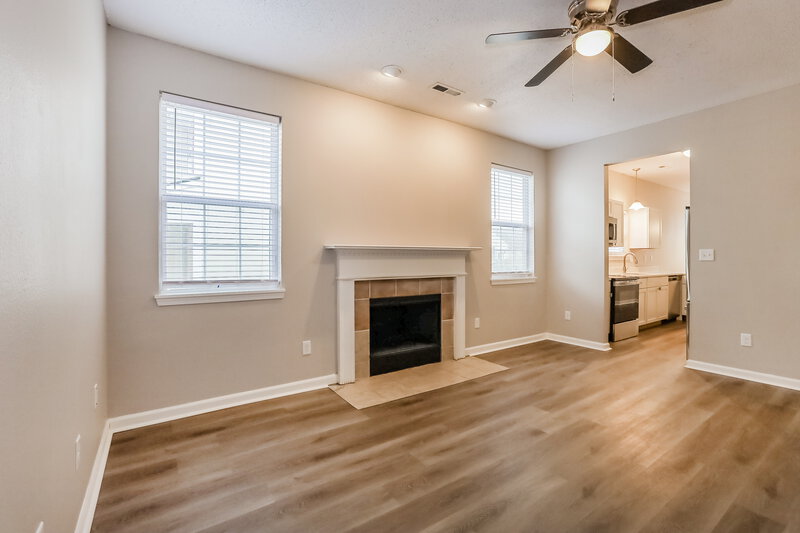 0/Mo, 5586 Sweet River Dr Indianapolis, IN 46221 Living Room View