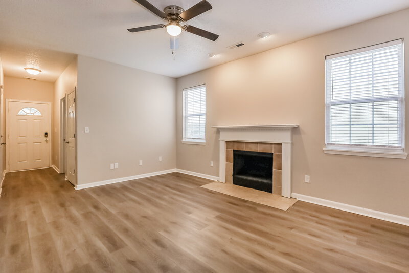 0/Mo, 5586 Sweet River Dr Indianapolis, IN 46221 Living Room View 2