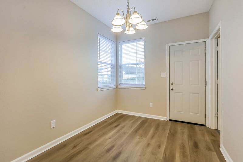 0/Mo, 5586 Sweet River Dr Indianapolis, IN 46221 Dining Room View