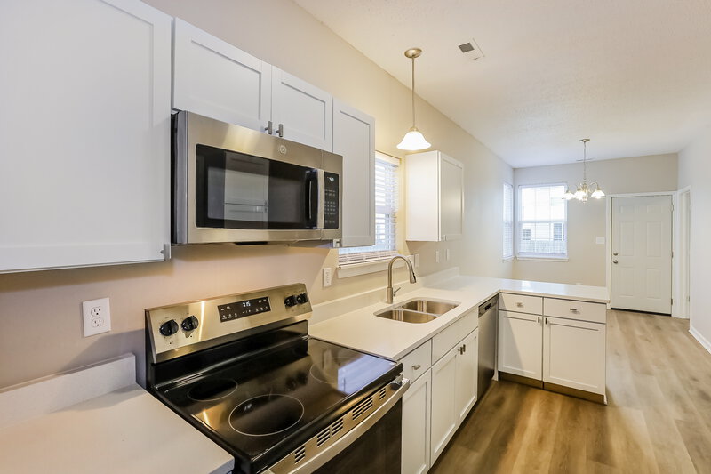 0/Mo, 5586 Sweet River Dr Indianapolis, IN 46221 Kitchen View