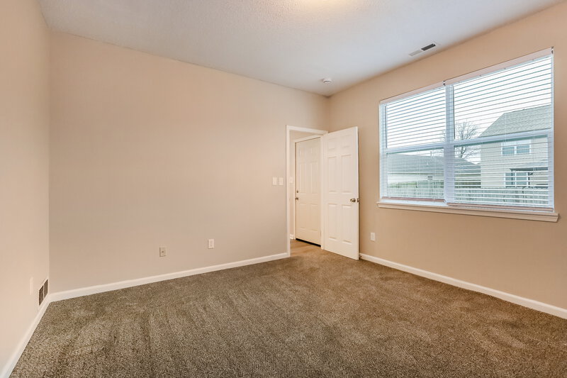 0/Mo, 5586 Sweet River Dr Indianapolis, IN 46221 Main Bedroom View 2