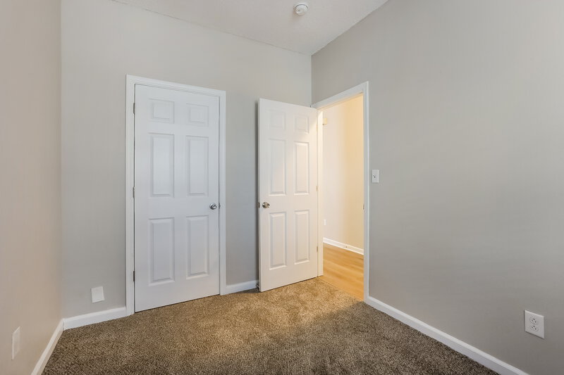 0/Mo, 5586 Sweet River Dr Indianapolis, IN 46221 Bedroom View 4