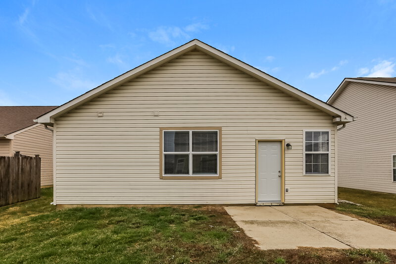 0/Mo, 5586 Sweet River Dr Indianapolis, IN 46221 Rear View