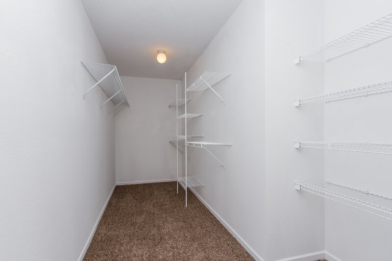 1,860/Mo, 10735 Pavilion Dr Indianapolis, IN 46259 Walk In Closet View