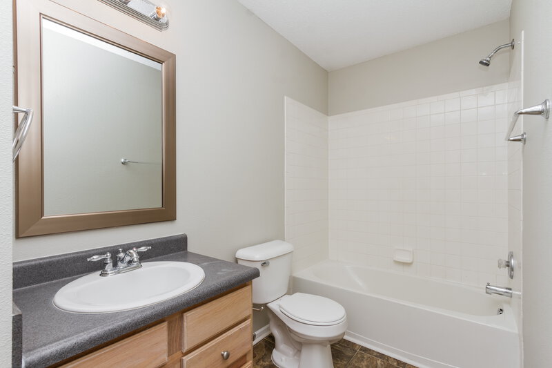 1,860/Mo, 10735 Pavilion Dr Indianapolis, IN 46259 Bathroom View