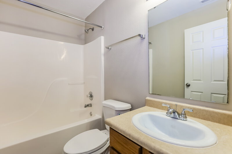 1,725/Mo, 5837 Jackie Ln Indianapolis, IN 46221 Bathroom View