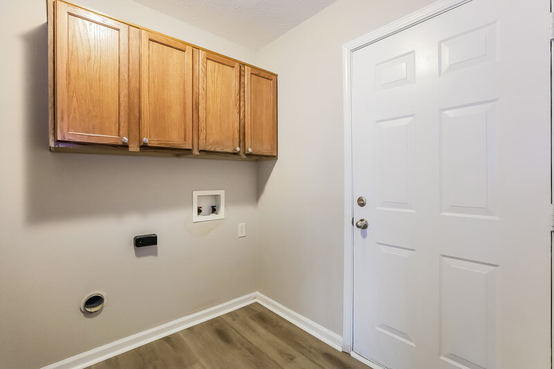1,725/Mo, 5837 Jackie Ln Indianapolis, IN 46221 Laundry Room View