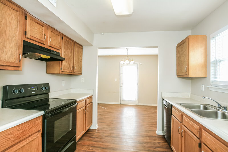 1,795/Mo, 10411 Hornton St Indianapolis, IN 46236 Kitchen View 2
