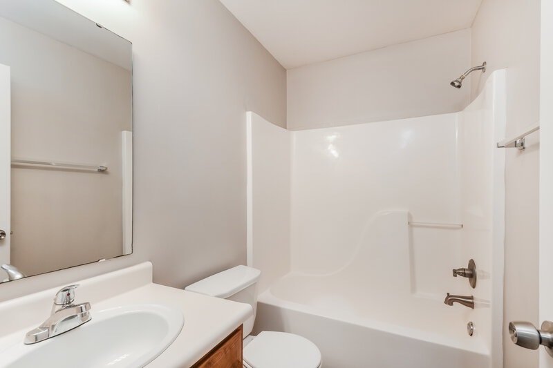 1,655/Mo, 10411 Hornton St Indianapolis, IN 46236 Bathroom View