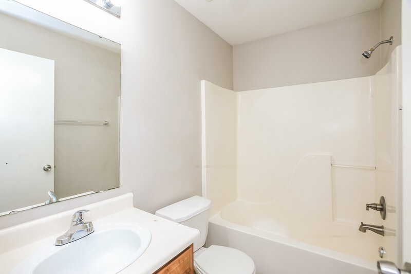 1,795/Mo, 10411 Hornton St Indianapolis, IN 46236 Bathroom View