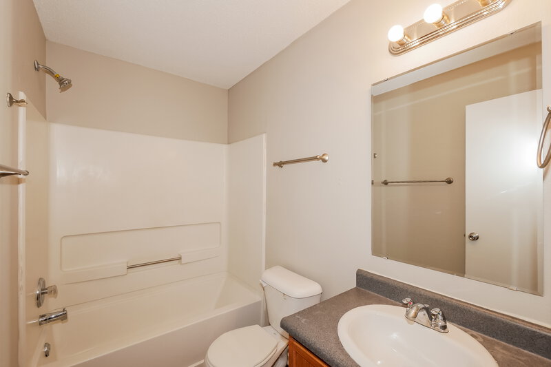 1,905/Mo, 10344 Carrington Way Indianapolis, IN 46234 Bathroom View 2