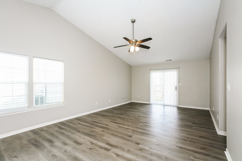 1,685/Mo, 10524 Day Star Dr Indianapolis, IN 46234 Living Room View