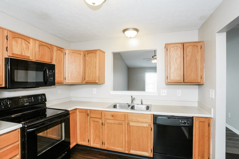 1,685/Mo, 10524 Day Star Dr Indianapolis, IN 46234 Kitchen View