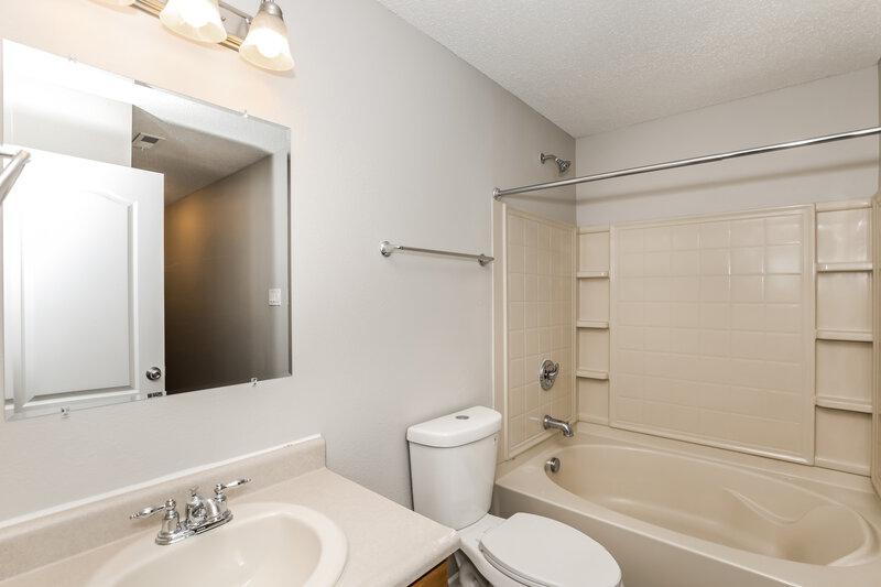 1,890/Mo, 8346 S Firefly Dr Pendleton, IN 46064 Main Bathroom View