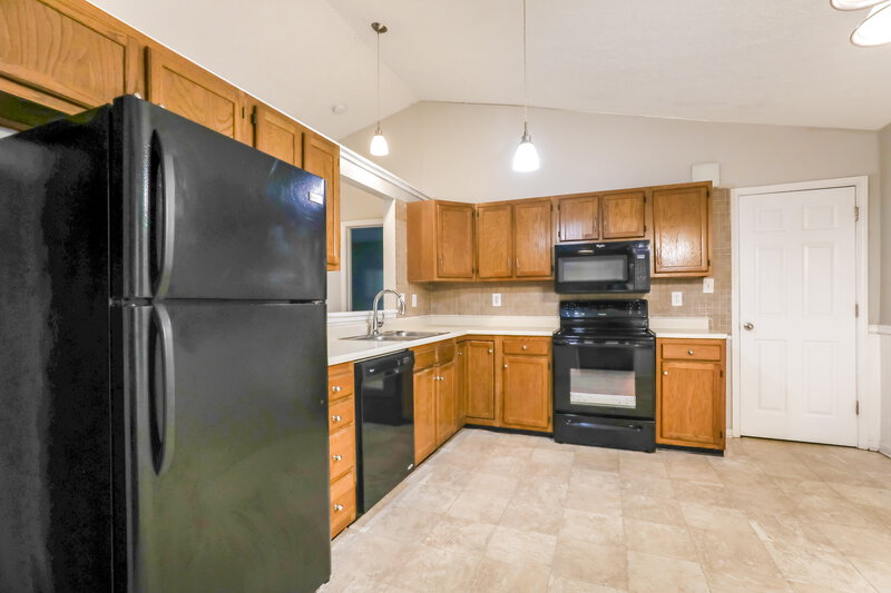 1,890/Mo, 6210 Carrie Cir Indianapolis, IN 46237 Kitchen View