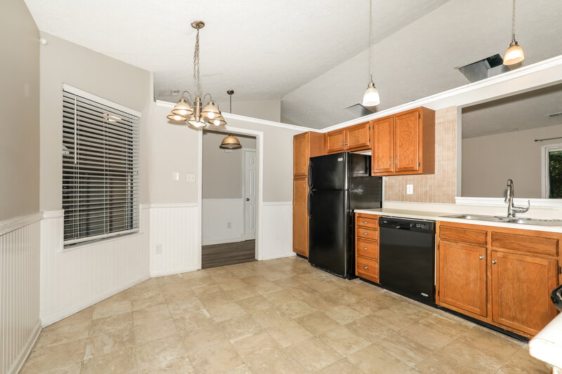 1,890/Mo, 6210 Carrie Cir Indianapolis, IN 46237 Kitchen View 2