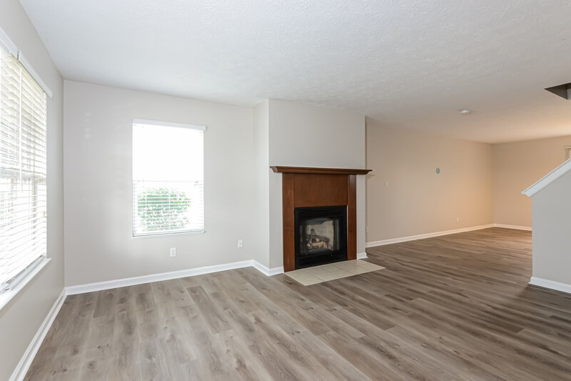 1,875/Mo, 6310 Lake Mead Dr Indianapolis, IN 46237 Living Room View