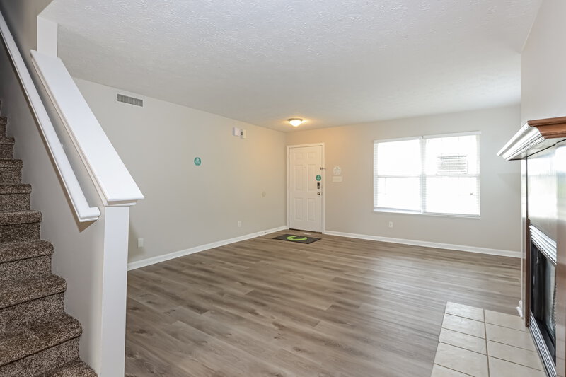 1,875/Mo, 6310 Lake Mead Dr Indianapolis, IN 46237 Living Room View 2