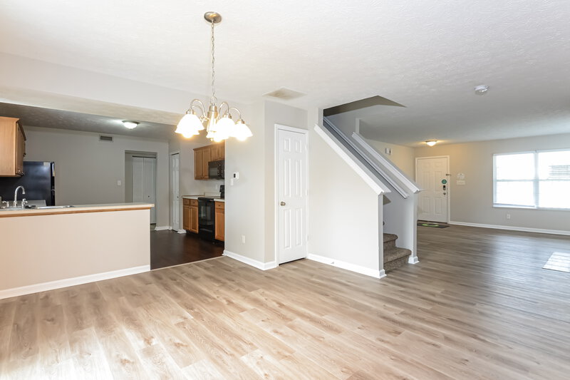1,875/Mo, 6310 Lake Mead Dr Indianapolis, IN 46237 Living Room View 3