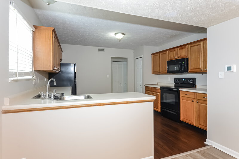 1,875/Mo, 6310 Lake Mead Dr Indianapolis, IN 46237 Kitchen View