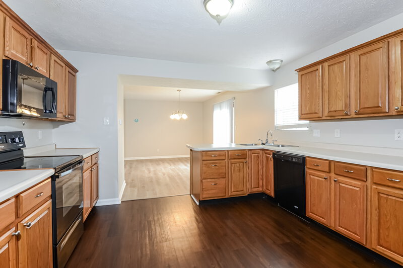 1,875/Mo, 6310 Lake Mead Dr Indianapolis, IN 46237 Kitchen View 2