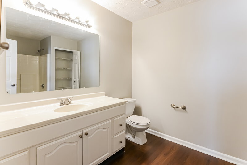 1,875/Mo, 6310 Lake Mead Dr Indianapolis, IN 46237 Main Bathroom View