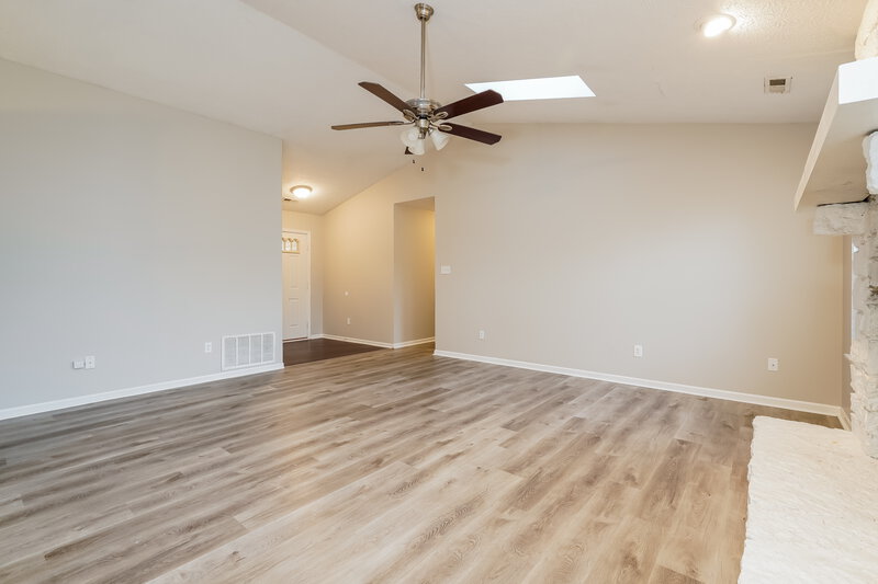 1,680/Mo, 6023 Janel Cir Indianapolis, IN 46237 Living Room View 2