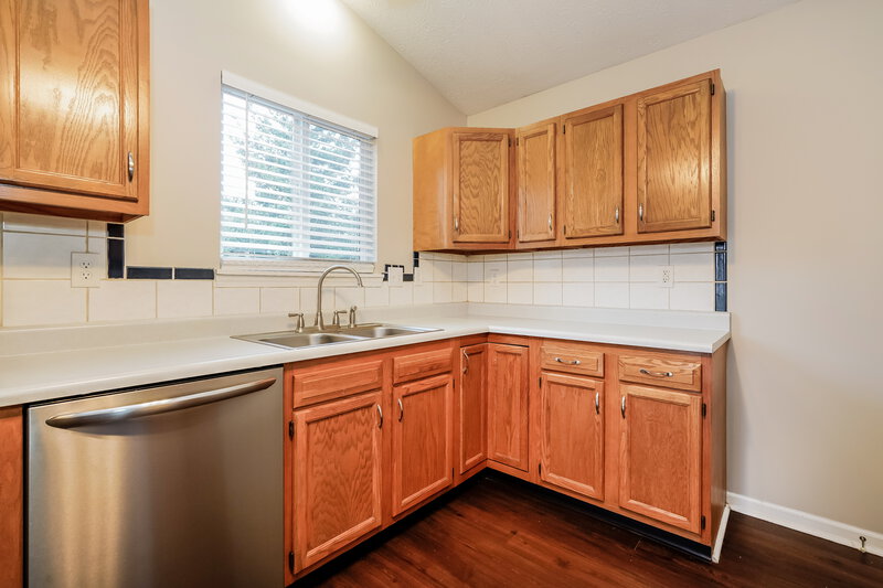 1,680/Mo, 6023 Janel Cir Indianapolis, IN 46237 Kitchen View 3