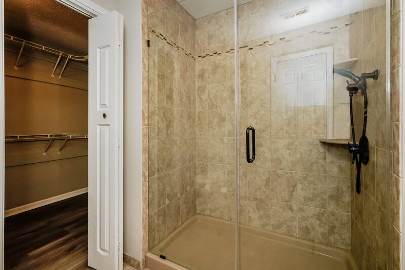 1,680/Mo, 6023 Janel Cir Indianapolis, IN 46237 Main Bathroom View 2