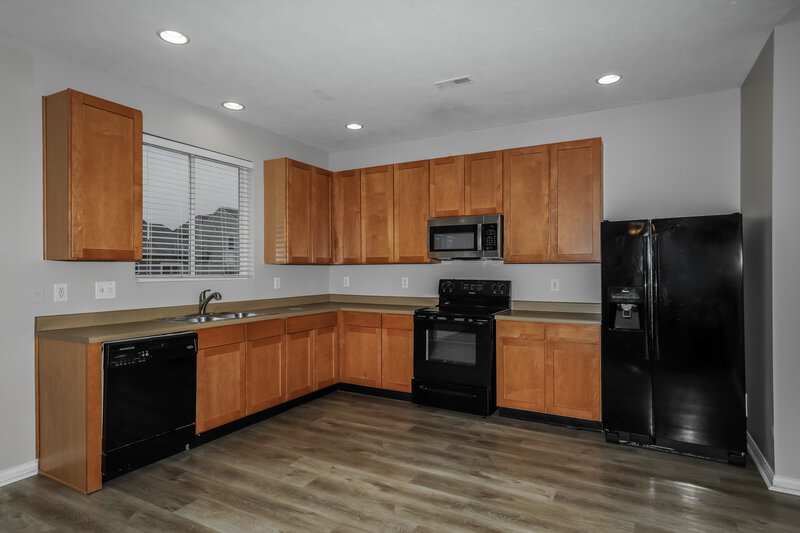 2,190/Mo, 8025 Cole Wood Blvd Indianapolis, IN 46239 Kitchen View