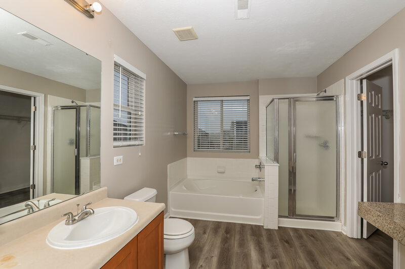 2,190/Mo, 8025 Cole Wood Blvd Indianapolis, IN 46239 Main Bathroom View