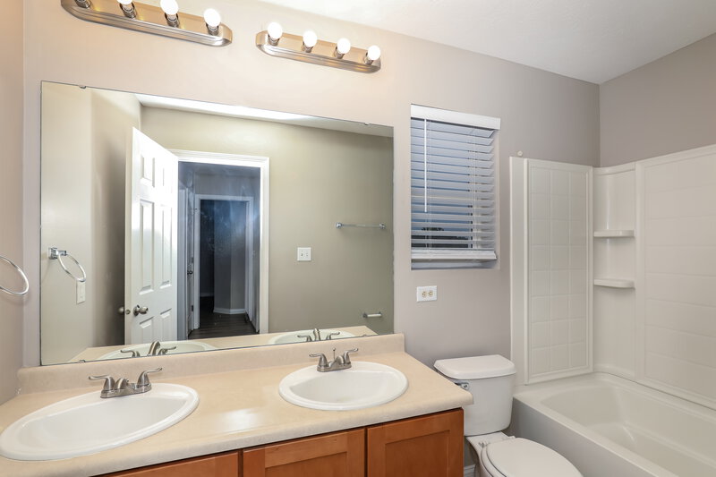 2,190/Mo, 8025 Cole Wood Blvd Indianapolis, IN 46239 Bathroom View